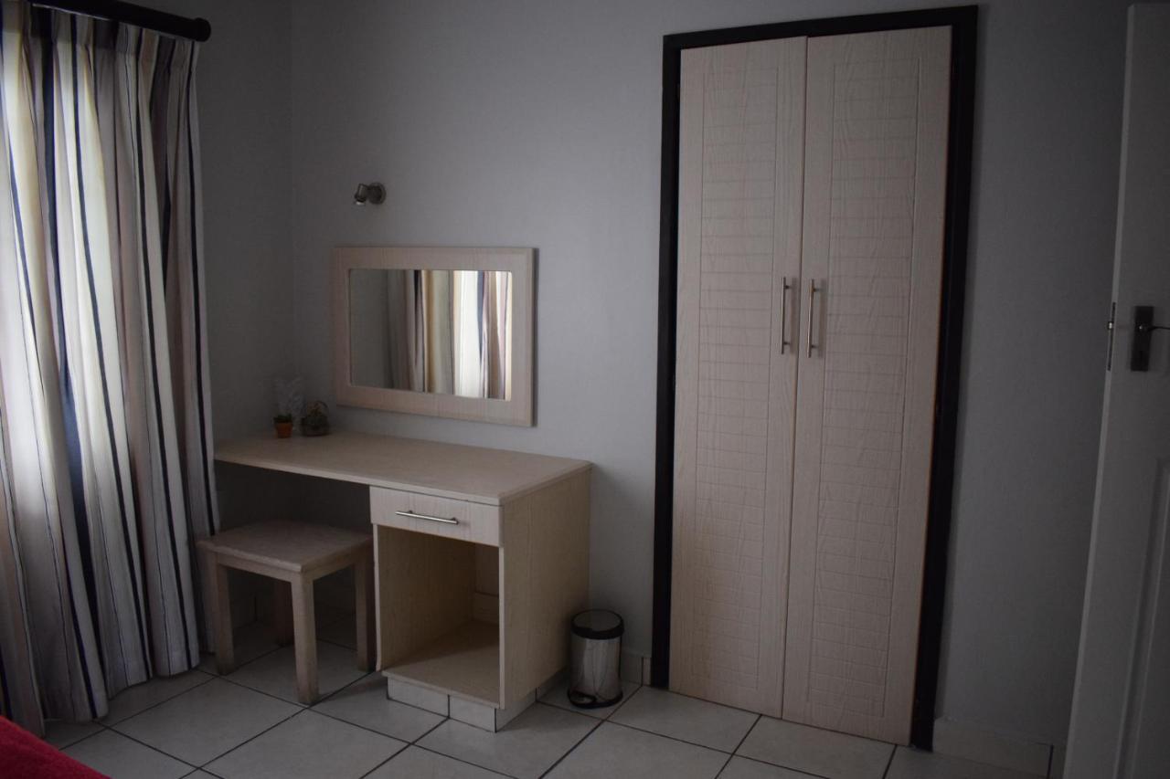 Sunrise Beach Resort Amanzimtoti Esterno foto