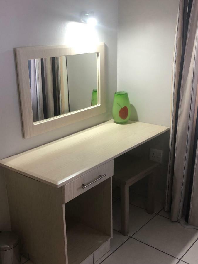 Sunrise Beach Resort Amanzimtoti Esterno foto