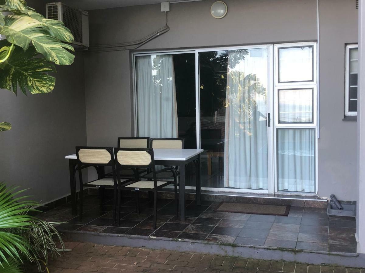 Sunrise Beach Resort Amanzimtoti Esterno foto
