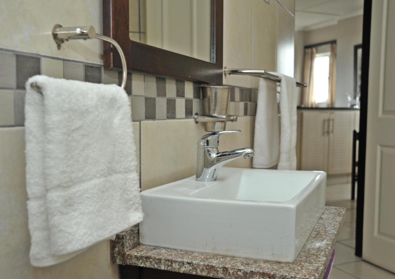 Sunrise Beach Resort Amanzimtoti Esterno foto